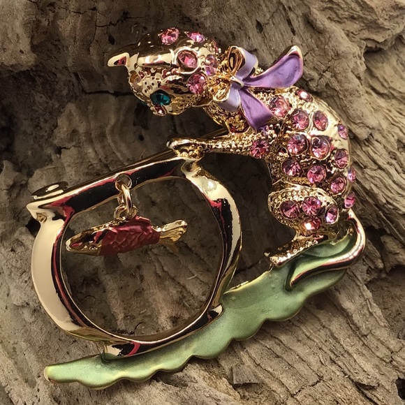 Cat fish bowl brooch pin moves! Enamel rhinestones - Picture 2 of 5